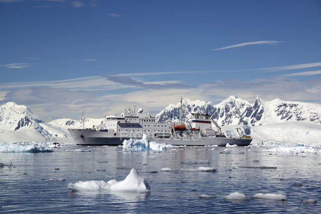 Navio de cruzeiro antártico — Fotografia de Stock