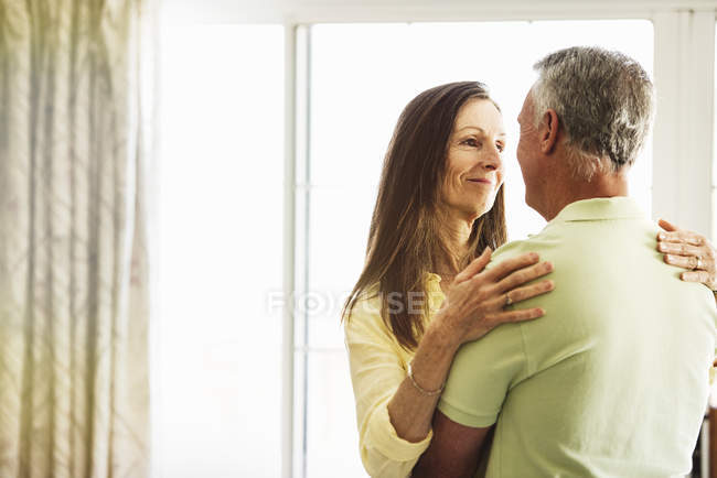 Senior couple embracing — Stock Photo