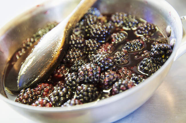 Metal dish of fresh blackberries — Stock Photo