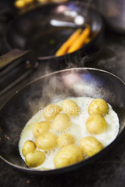 Potatoes sauteing in frying pan — Stock Photo