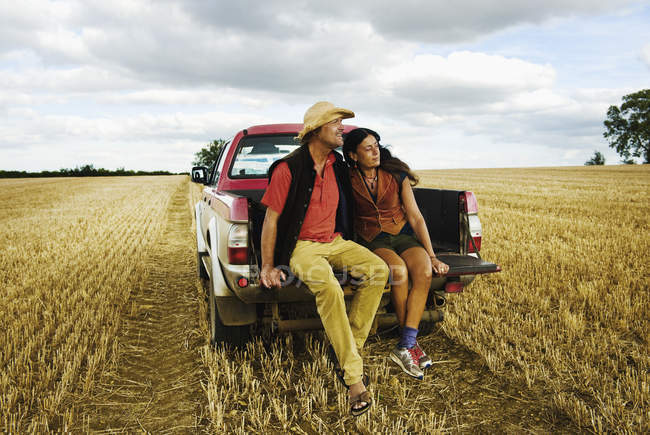 Man and woman sitting in pick up truck. — Stock Photo