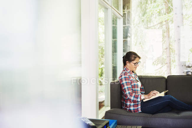 Woman reading a book. — Stock Photo