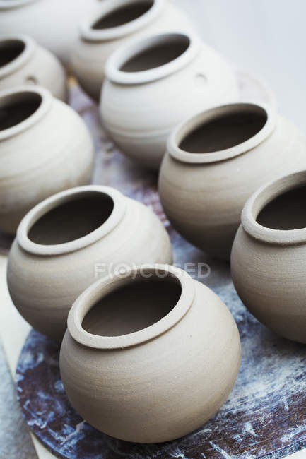 Row of handthrown pots — Stock Photo