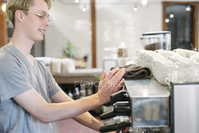 Barista in a coffee shop. — Stock Photo