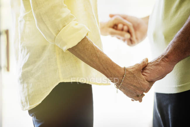 Senior couple holding hands — Stock Photo