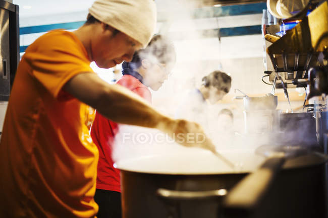 Il negozio di noodle ramen . — Foto stock
