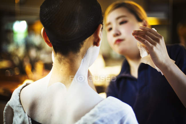 Modern geisha preparing in traditional fashion — Stock Photo