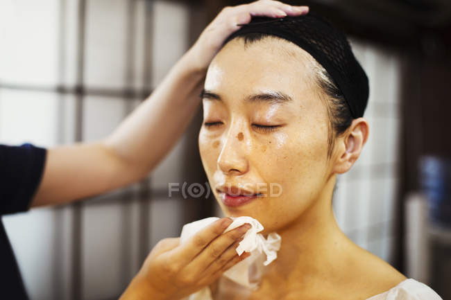 Geisha or maiko with a hair and make up artist — Stock Photo