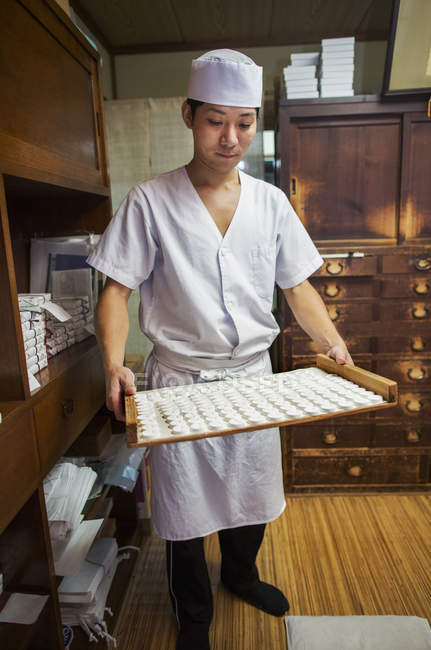 Pequeno produtor artesanal de doces wagashi
. — Fotografia de Stock