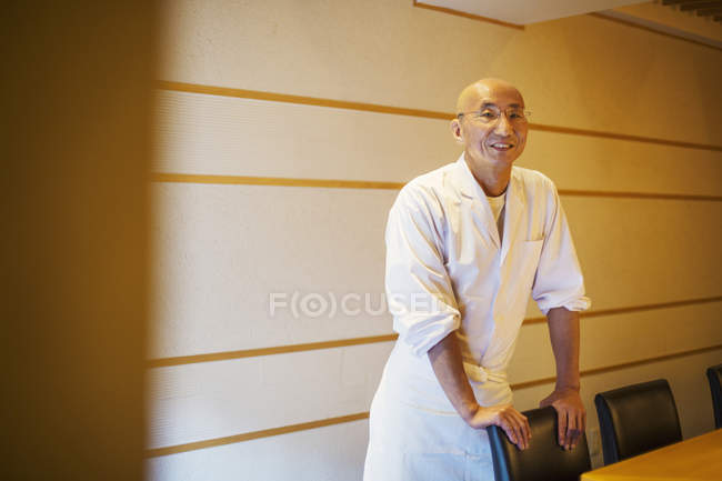 Master sushi chef — Stock Photo