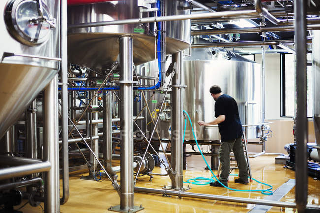 Man working in a brewery — Stock Photo