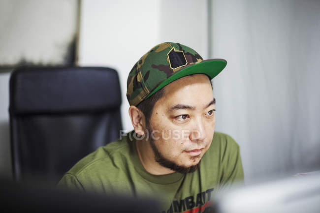 Man wearing a baseba cap — Stock Photo