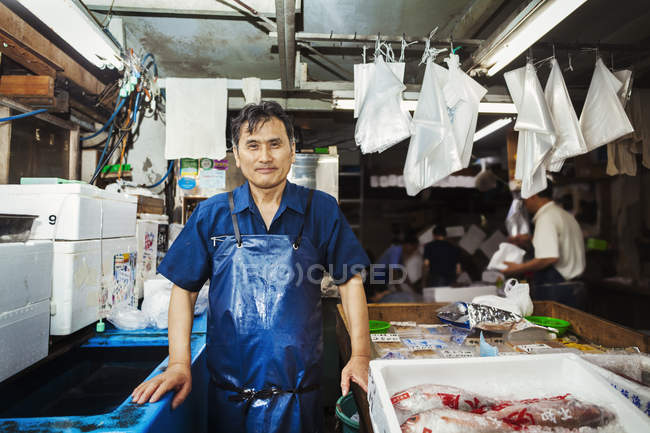 Traditional fresh fish market — Stock Photo