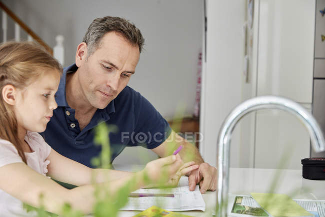 Young girl and her father — Stock Photo