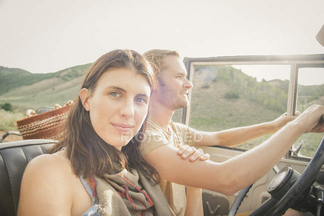 Couple on road trip — Stock Photo