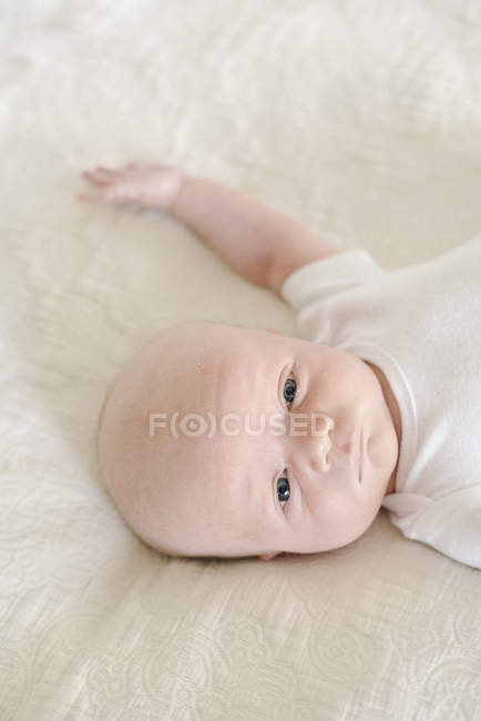 Baby boy lying on his back — Stock Photo