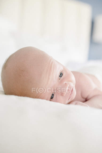 Young baby lying on a bed. — Stock Photo