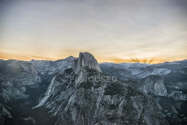 Горный хребет в долине Йосемити — стоковое фото