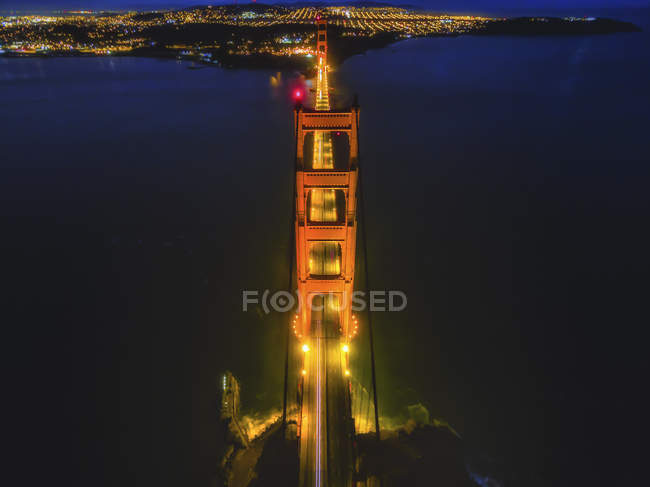 Puente Golden Gate por la noche - foto de stock