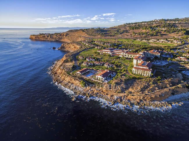 Luxury resort on coast of California — Stock Photo