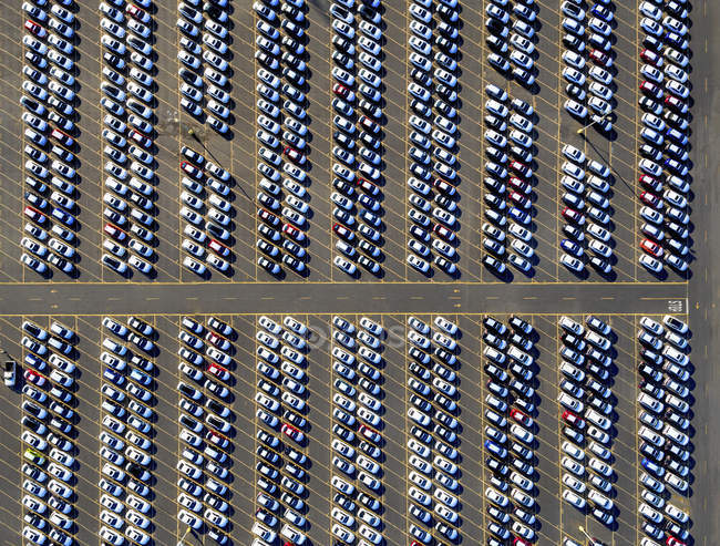 Cars parked in rows — Stock Photo