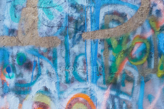 Wall daubed with colourful paint — Stock Photo