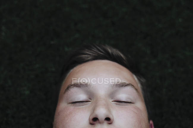 Dormindo adolescente menino — Fotografia de Stock