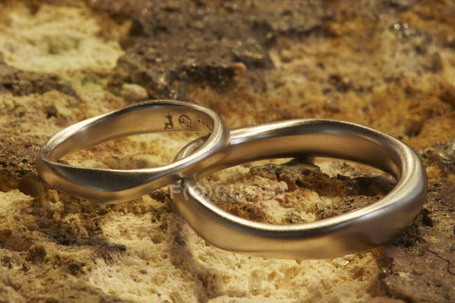 Two gold rings — Stock Photo