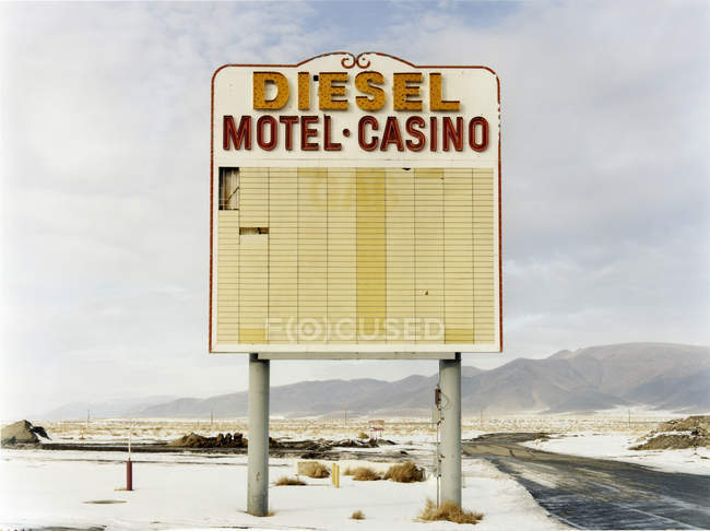 Grande cartello stradale del casinò Diesel e Motel — Foto stock