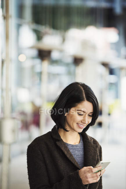 Woman holding cellphone — Stock Photo