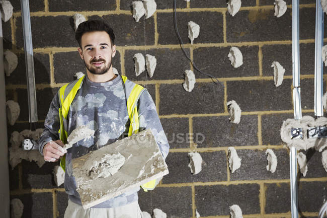 Plasterer, builder with plasterboard — Stock Photo