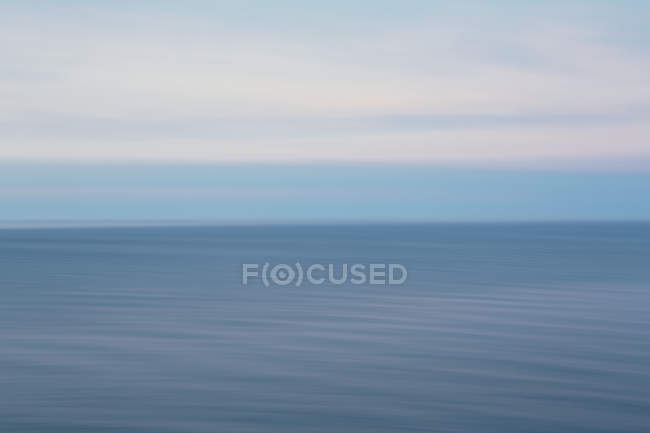 Vista sull'oceano al crepuscolo — Foto stock