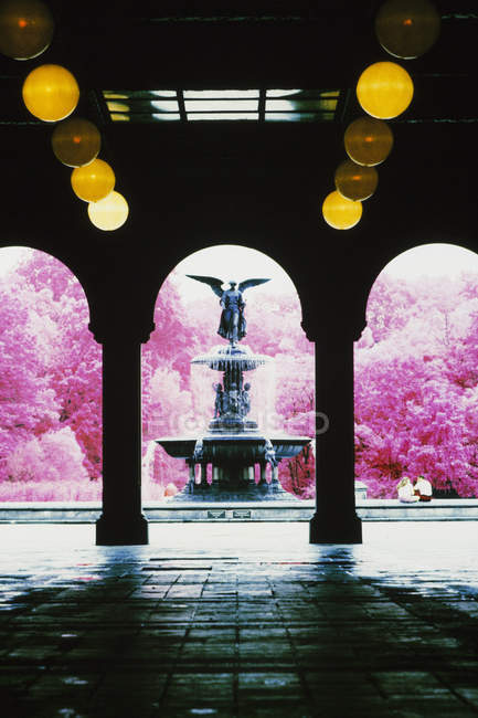 Archway and water fountain — Stock Photo