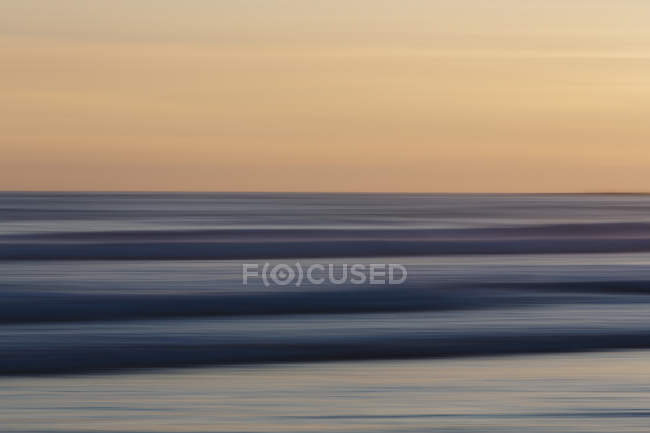 Spiaggia sopra l'oceano al tramonto — Foto stock