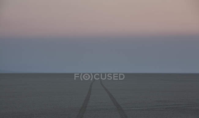 Tyre marks in sand — Stock Photo