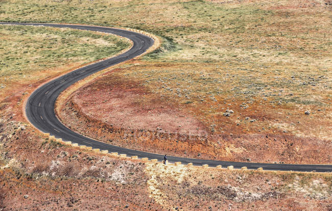 Curving country road — Stock Photo