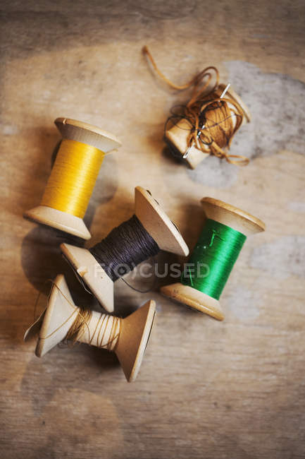 Spulen aus gewickelten Fäden — Stockfoto