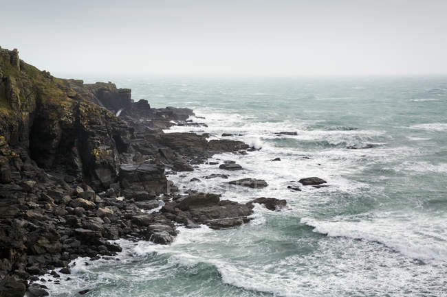 Sea from a rocky cliff. — Stock Photo