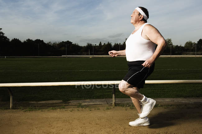 Elderly man wearing sportswear — Stock Photo