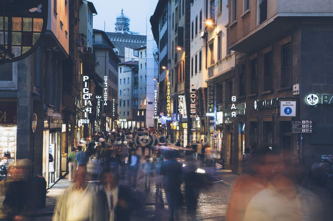 Уличная сцена Флоренции — стоковое фото