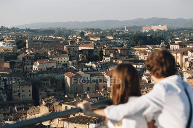 Woman and daughter standing looking out — Stock Photo