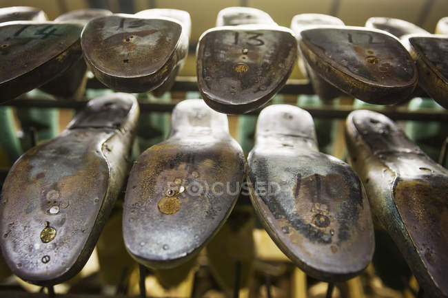 Verschiedene Schuhformen aus Metall — Stockfoto