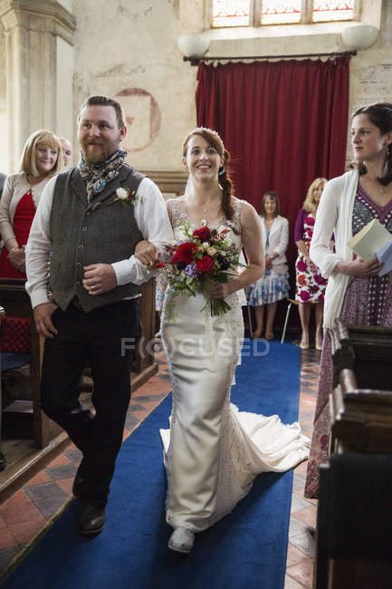 Lächeln Braut und Bräutigam — Stockfoto