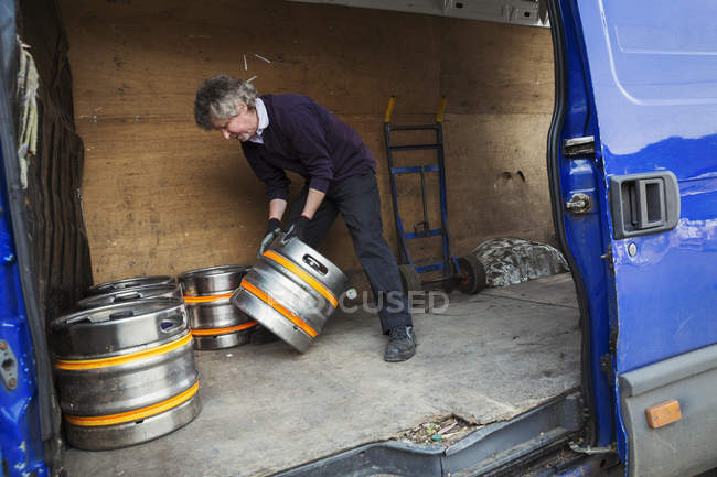 Man working in brewery — Stock Photo