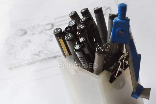Fineliners in a pencil pot. — Stock Photo