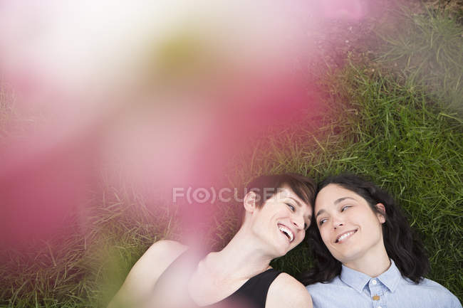 Однополые пары — стоковое фото