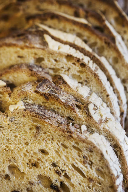 Brot in Scheiben geschnitten. — Stockfoto