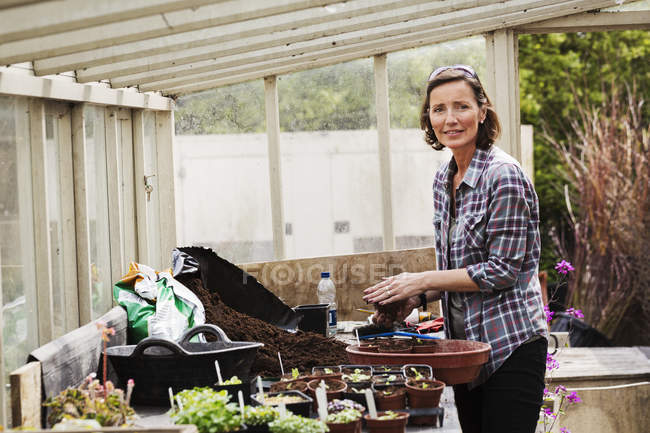 Woman standing in greenhouse — Stock Photo