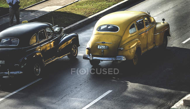 High angle shot of classic cars — Stock Photo