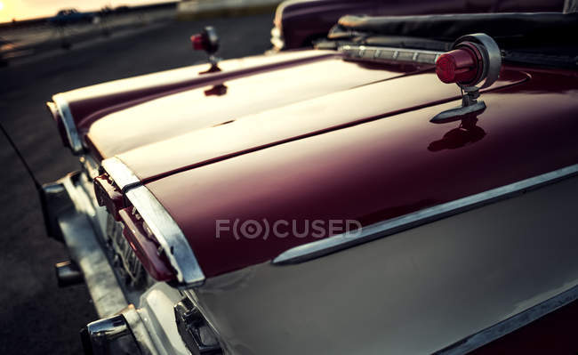 Класичний автомобіль 1950-х років — стокове фото